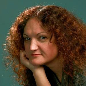 Elena Goubar headshot